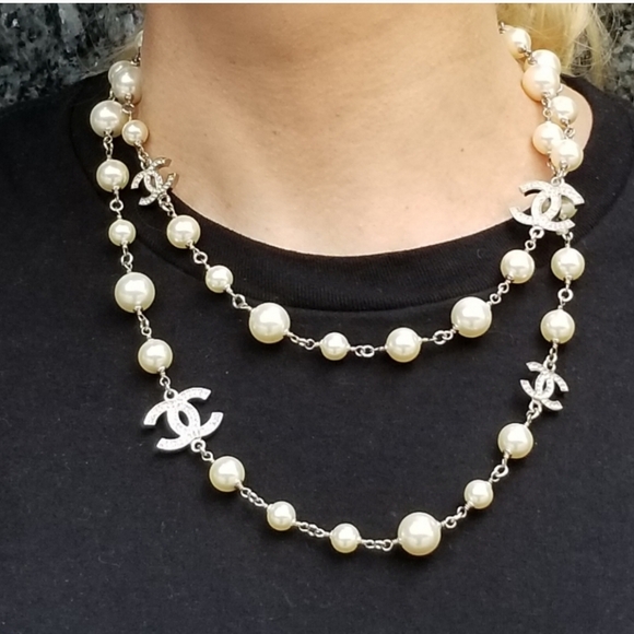 CHANEL  Pearly White and Silver 5cc Charm  Long Necklace - Picture 10 of 13